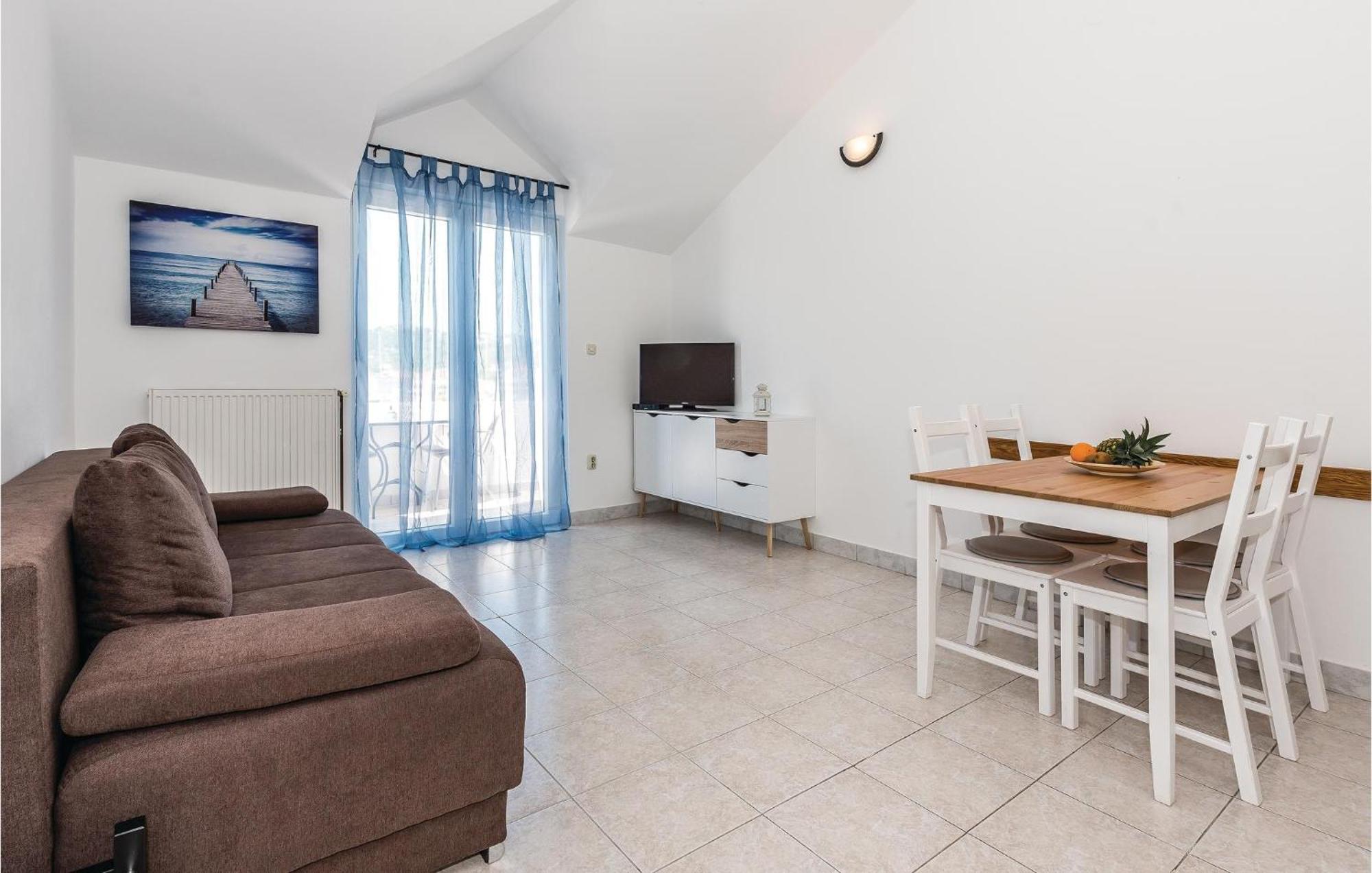 Awesome Apartment In Jezera With Kitchen 외부 사진